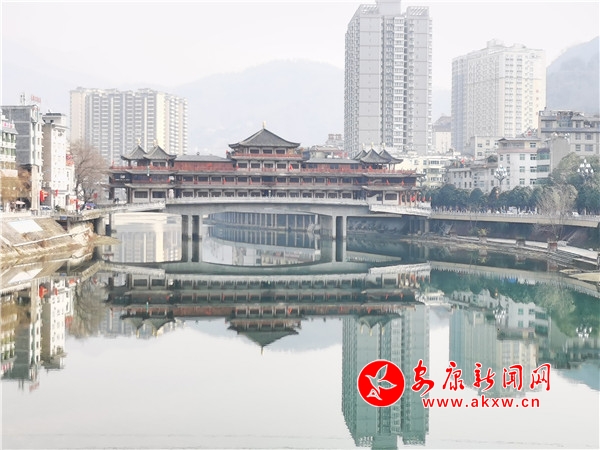 �����@����