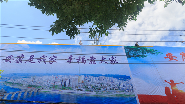 ����V����