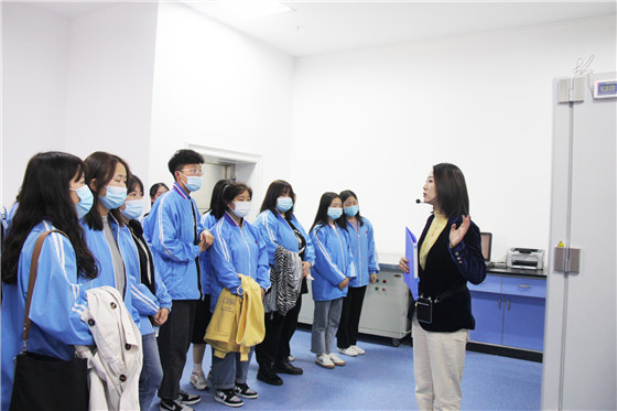 時代青年講奉獻 愛心熱血勇?lián)敗部德殬I(yè)技術學院學生參加血站開放日活動