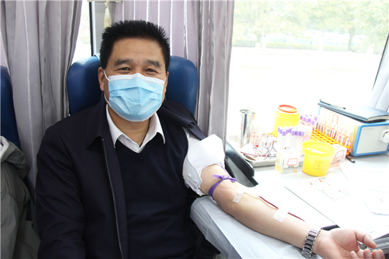 人民警察一心為民，捋袖捐血鐵血柔情——安康市公安局積極開展冬季獻(xiàn)血活動(dòng)