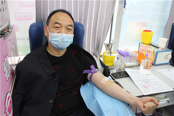 人民警察一心為民，捋袖捐血鐵血柔情——安康市公安局積極開展冬季獻(xiàn)血活動(dòng)