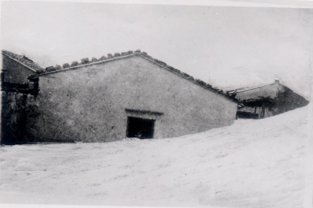 昔日的東山島風(fēng)沙掩埋部分村民村舍（資料照片）。