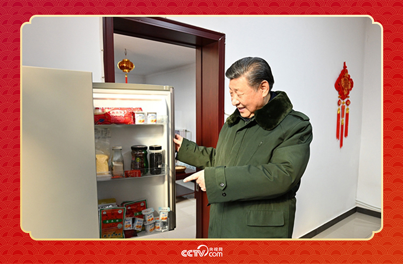 2024年春節(jié)前夕，習(xí)近平總書記在天津第六埠村考察時，走進(jìn)村民杜洪剛家看望。